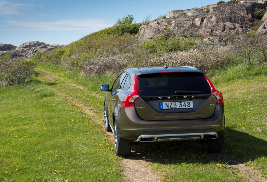  Volvo V60 D4 Cross Country 2015 года  (фото 13 из 19)